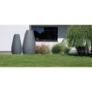 Arves Regenwassertank Drop 200 l Granit, zwei graue Regentonnen im Garten.