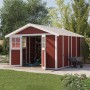 Rotes Grosfillex Kunststoff-Gartenhaus Deco H 11 mit geöffneten Doppeltüren und Gartengeräten.