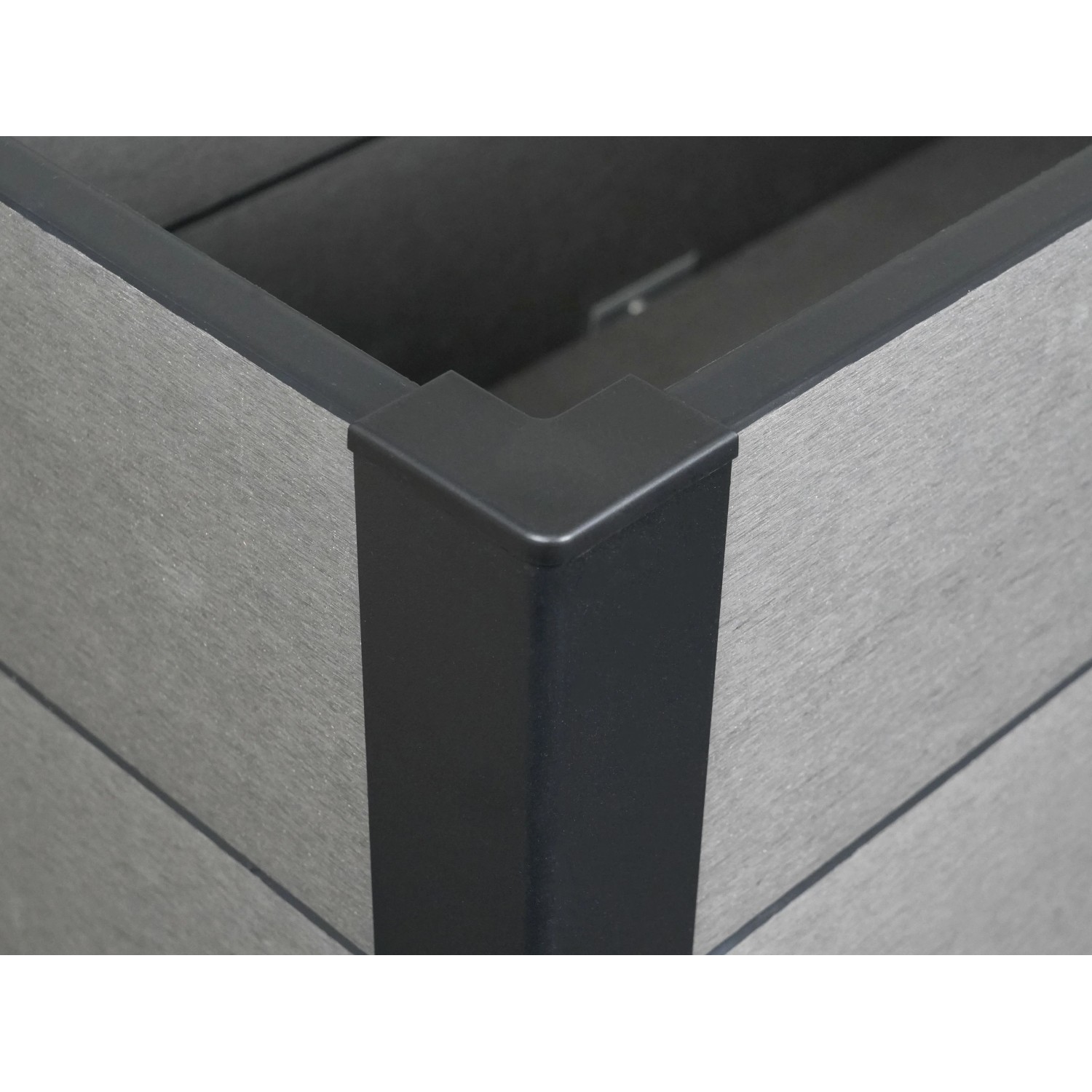 Detailaufnahme WPC Balkonhochbeet Grau-Schwarz mit Alu-Pfosten, Ecke
