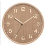 Runde Wanduhr in brauner Holzoptik, Ø 30 cm, mit hellen Ziffern und lautlosem Uhrwerk.
