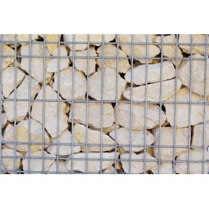 Scherf Fertig-Gabione mit Chateau-Beige Marmorbruch-Füllung, Nahaufnahme der Steinstruktur.