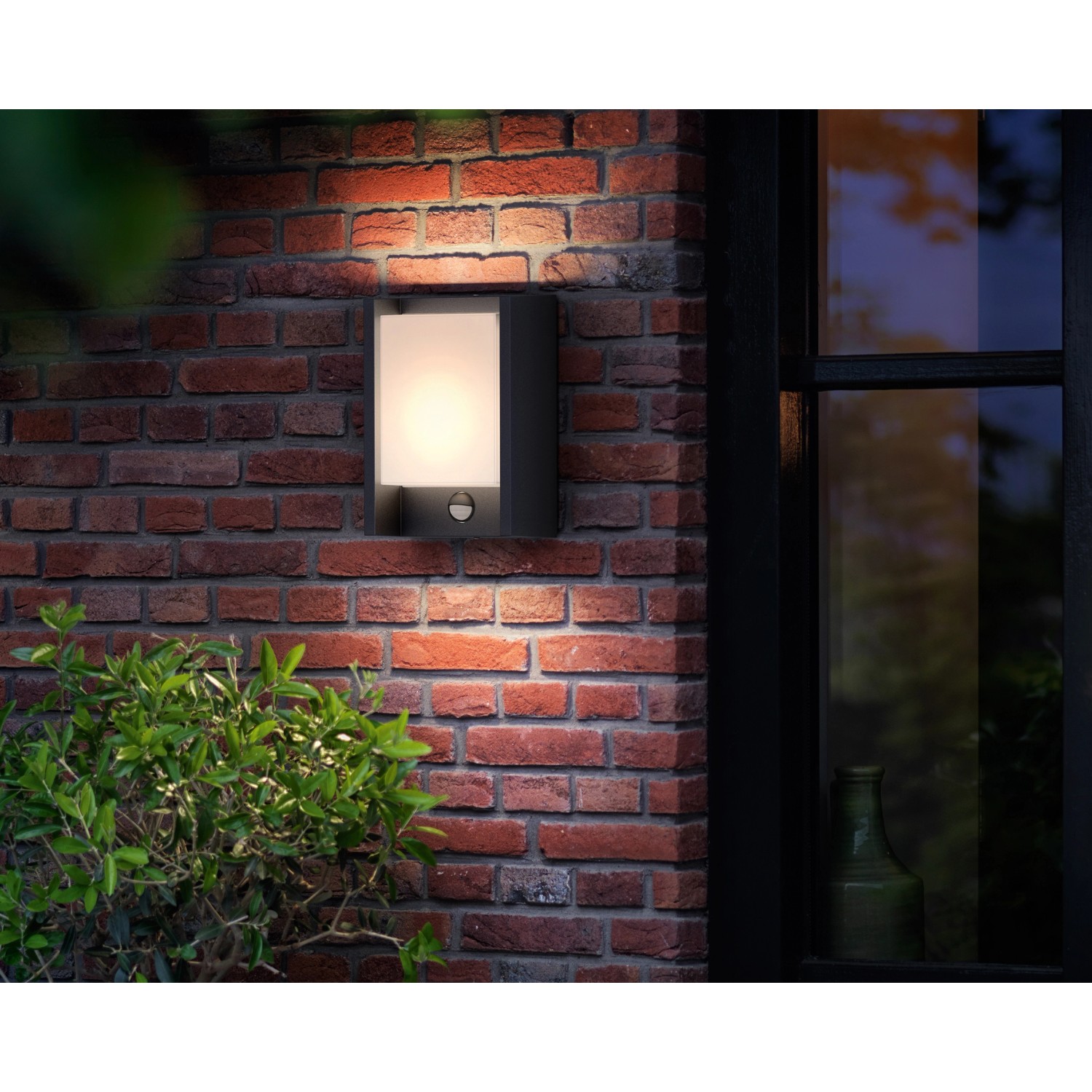 Philips LEDAußenwandleuchte mit Bewegungsmelder Arbour Anthrazit 6 W