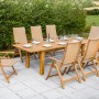 9-teiliges Gartenmöbel-Set Capri mit Ausziehtisch aus Akazienholz und Polyrattan-Sesseln.