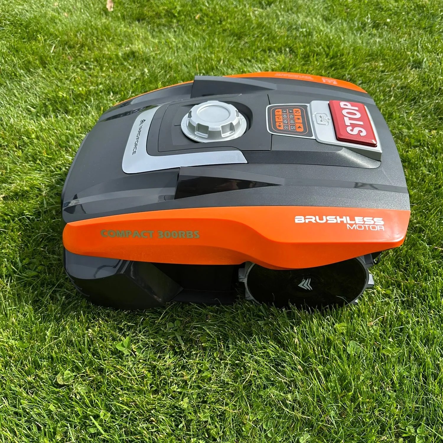 YARD FORCE Rasenmähroboter Compact 300RBS Plus Mähroboter-Garage_6