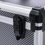 Detailansicht: LUX Aluminium Werkzeugkoffer mit Verschluss und Kantenschutz.