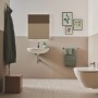 Modernes Bad mit Ideal Standard Waschtischarmatur Cerafine D H105 Chrom und passender Einrichtung.