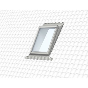 Velux Aufkeilrahmen EAW SK19 für Ziegel-Hoch-Welle Dächer, montiert in einem weißen Ziegeldach.
