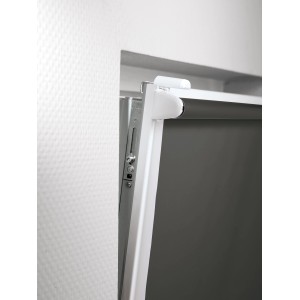 Detailansicht des grauen Tageslicht-Rollos Zamora (80x175 cm) mit Halterung.