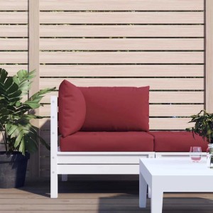 3-tlg. weinrote Palettenkissen aus Oxford-Gewebe auf weißem Palettensofa. Ideal als Sitzkissen für Outdoor.
