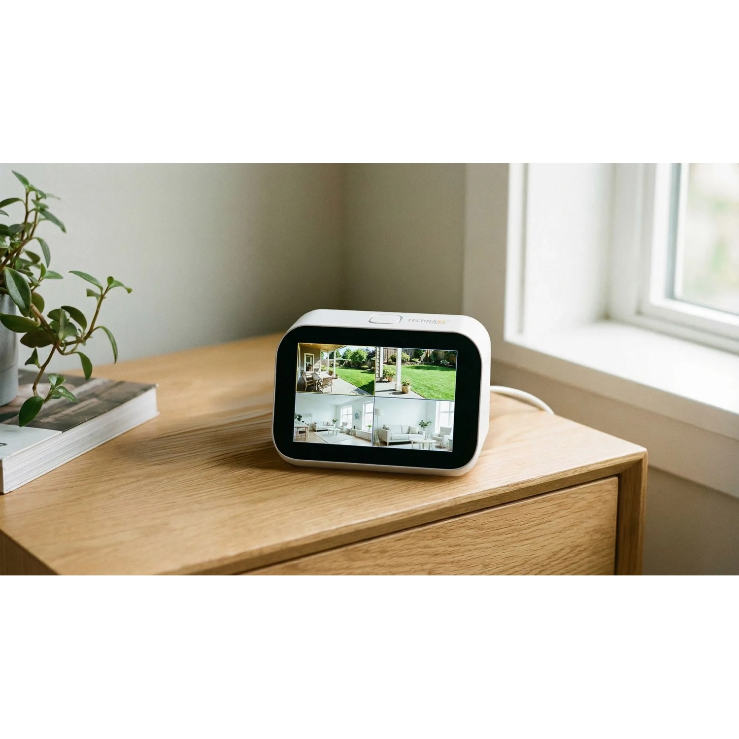 Weißer Touchscreen-Monitor des Technaxx Mini-Überwachungskamera-Sets mit 4-Kanal-Live-Ansicht von Innen- und Außenbereichen.