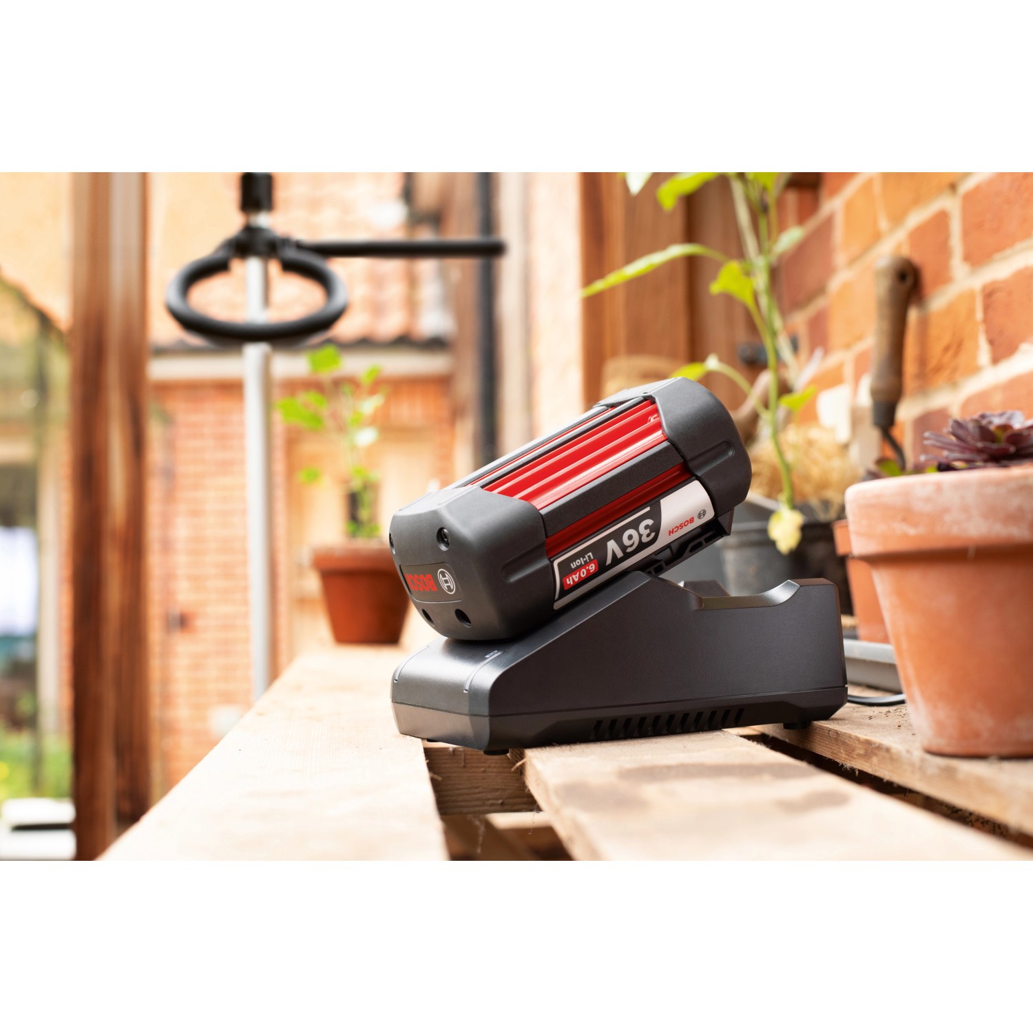 Bosch Akku-Starterset Power For All 36V 6.0 Ah mit Akku und Ladestation.