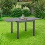 Ausziehbarer, grauer Juskys Gartentisch Laki 80x80 cm aus Aluminium im Garten.