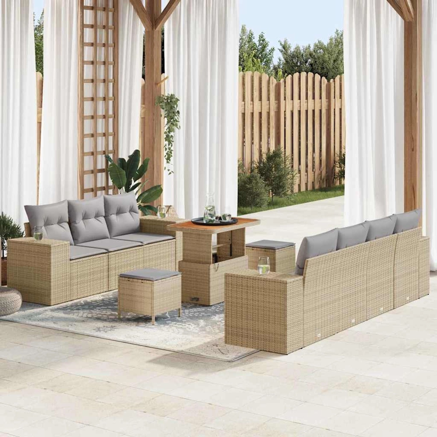 Beiges 10-tlg. vidaXL Garten-Sofa-Set aus Poly Rattan mit Tisch und Hockern.