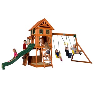 Backyard Discovery Spielturm Atlantic mit Rutsche, Schaukel und Kletterwand. Kinder spielen im Garten.