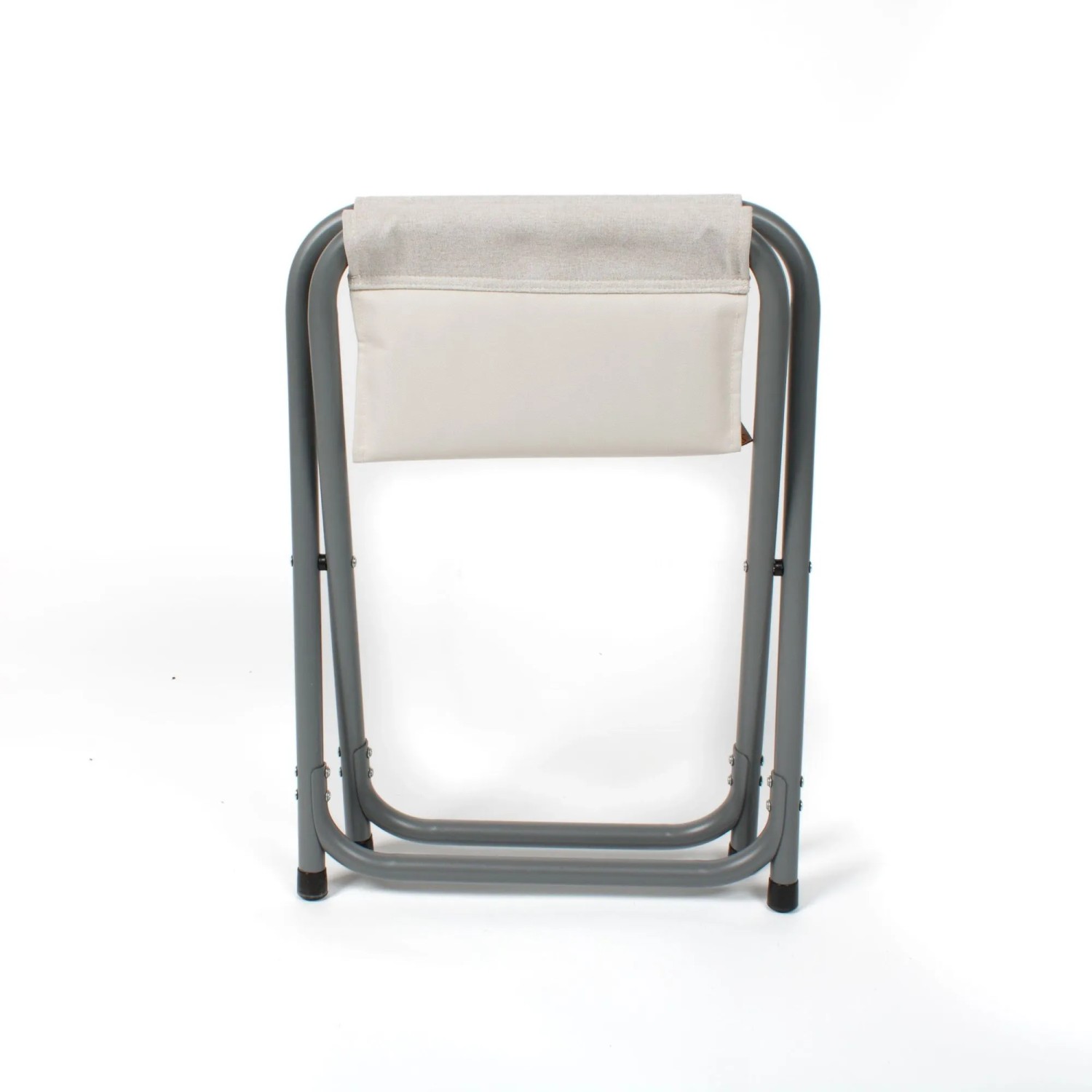Zusammengeklappter, beiger Camping Klapphocker Modell Titan mit Tischauflage. Ideal als Campingtisch, Angeltisch oder Balkontisch.