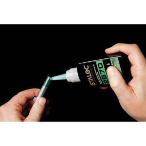 Staloc 2S70 hochfeste Schraubensicherung grün, 50 ml, wird auf ein Schraubgewinde aufgetragen. Für sichere Schraubverbindungen.