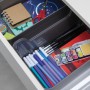 Weiße Tontarelli Organizer-Box Bella XL im Schubfach mit Stiften und Büroartikeln.