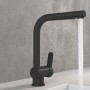 Schwarze Schütte Spültischarmatur London mit Auslauf und Wasserstrahl.