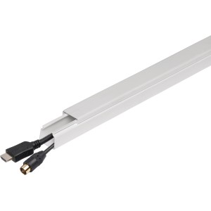 Weißer, selbstklebender Kabelkanal 15x15 mm mit zwei Kabeln darin.