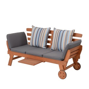 Garten Pleasure Gartenbank Rincon aus Eukalyptusholz mit grauer Auflage und gestreiften Kissen.