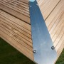 Detailansicht: Echtholzpool Macadamia, ovale Form, Holzstruktur mit Metallelement.
