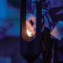 Gardena Fackel ClickUp! im Einsatz: Stimmungsvolle Gartendeko mit offener Flamme.