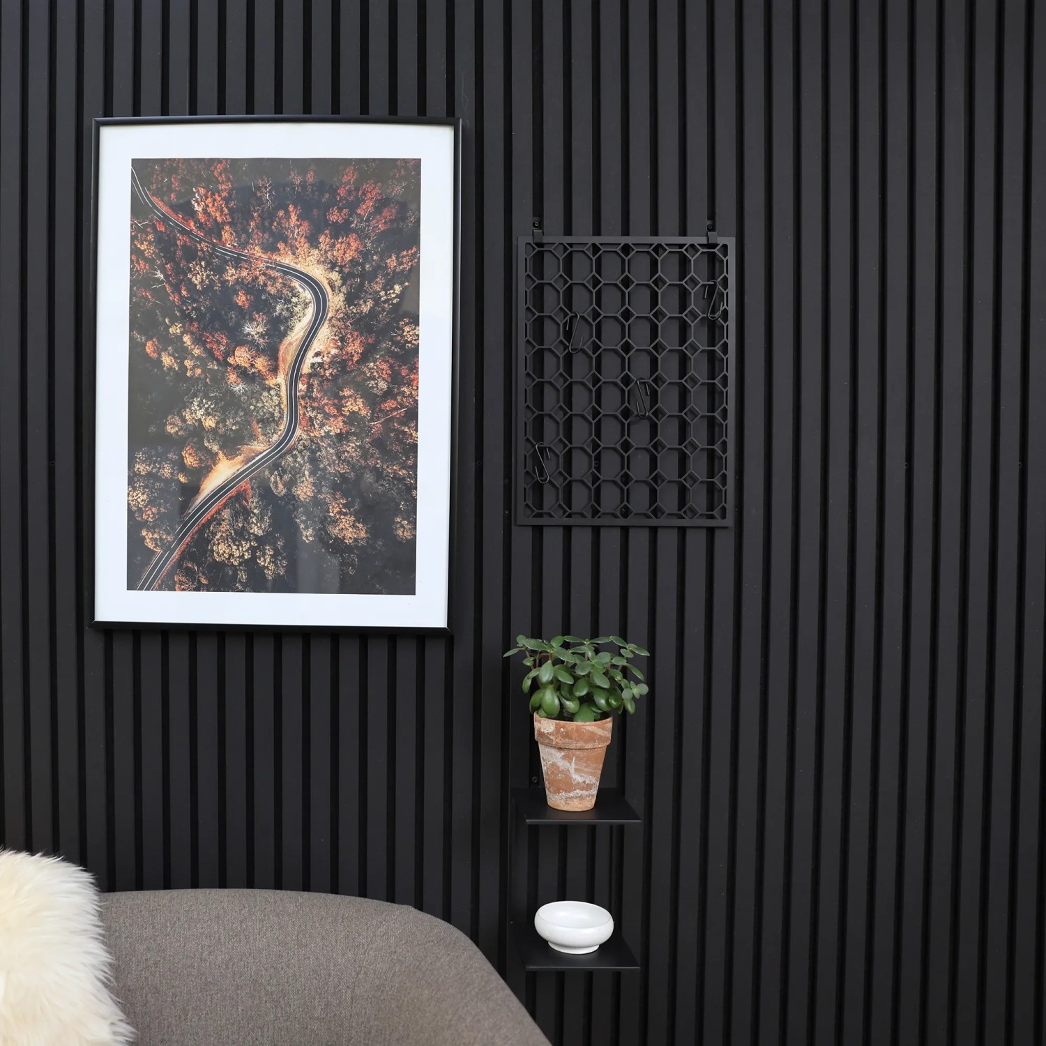 Denpanels Aufbewahrungsgitter mit 4 Haken, schwarz, zur Montage an Akustikpaneelen.