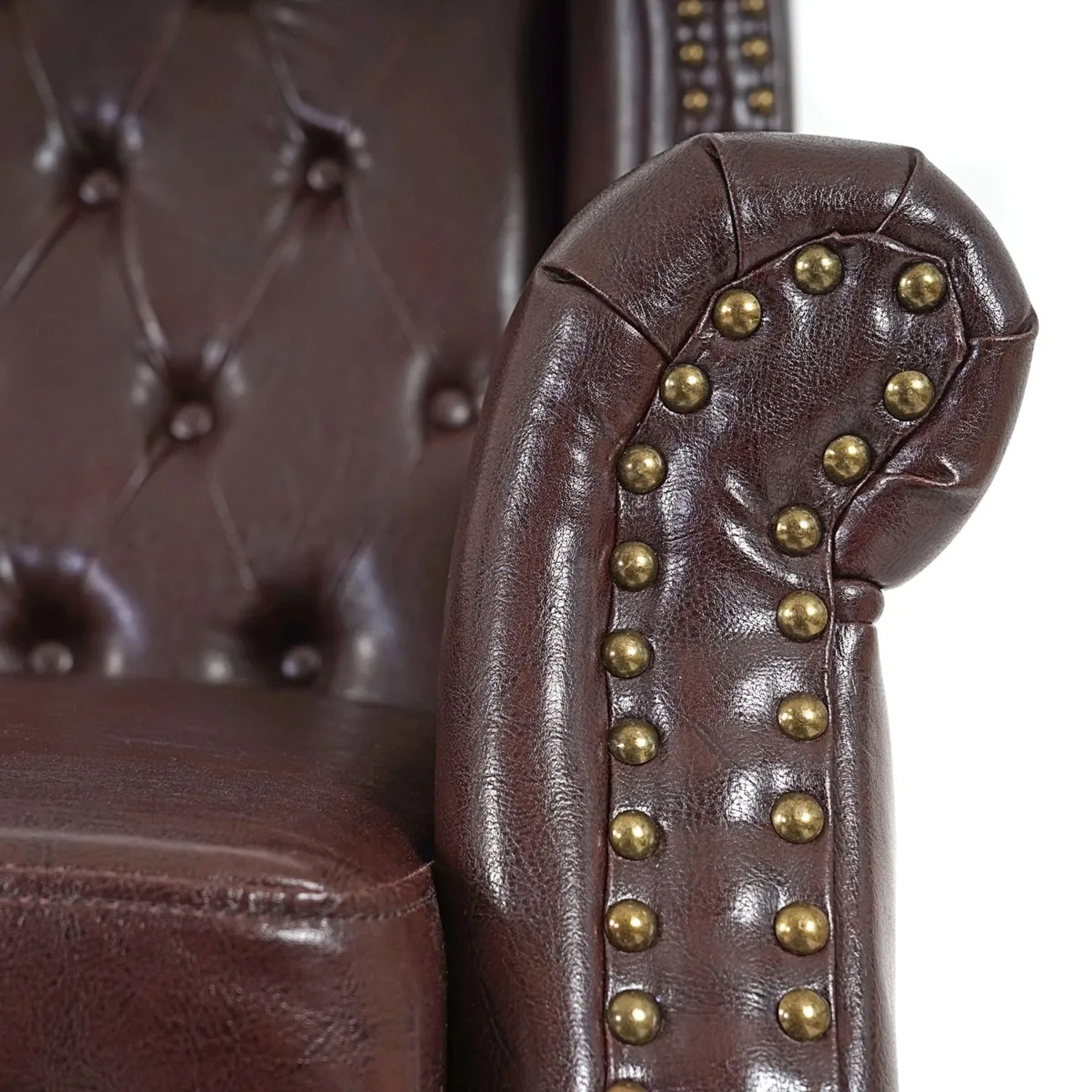 Detailaufnahme: Antik-brauner Relaxsessel Oxford mit Rautenmuster und Nietenbesatz.