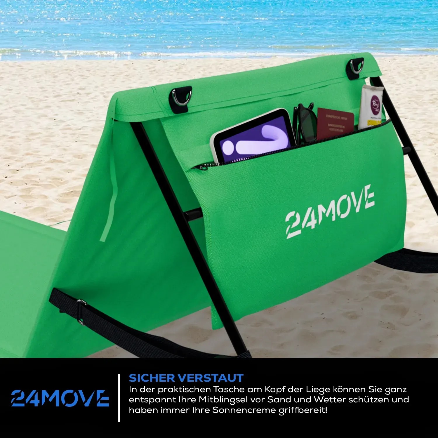 2er Set grüne 24MOVE Strandmatte mit Rückenlehne, klappbar, mit Tasche und Gurt auf Sandstrand.
