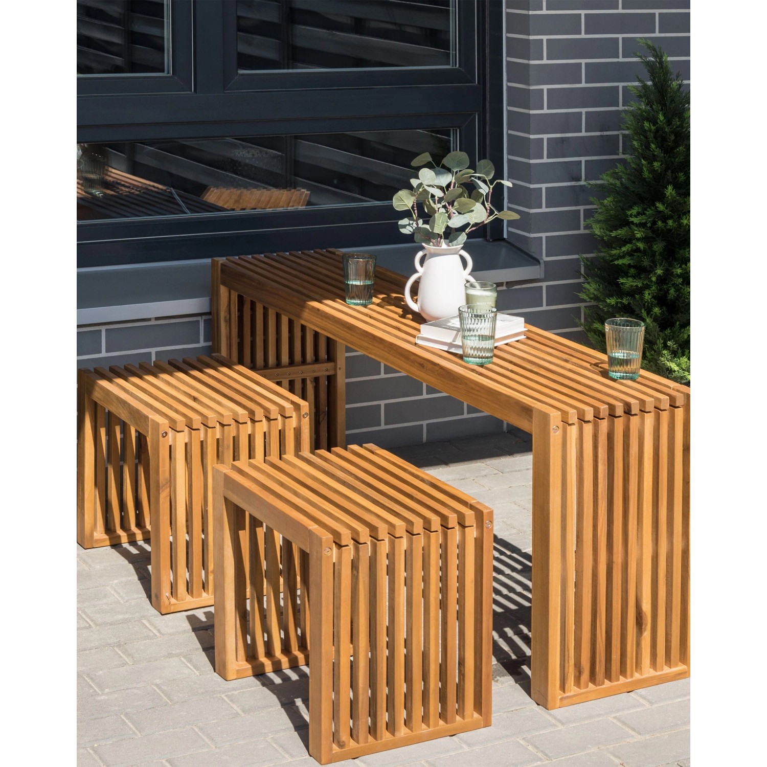 Beliani Gartenstuhl Set, heller Holzfarbton, 3 Hocker aus Akazienholz, rustikales Design.