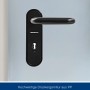 Schwarze Drückergarnitur für ZK-Tür-Element, Detailaufnahme.