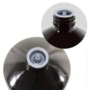 Detailaufnahme einer 1l Flasche Höfer Chemie Terpentin-Ersatz, Reinigungsmittel.
