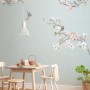 Komar Vliesfototapete Apple Bloom mit Blüten und Vögeln an einer Wand im Esszimmer.