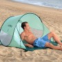 Pavillo Strandmuschel Beach Quick 2: Türkisfarbenes Pop-Up Zelt mit liegendem Mann am Strand.