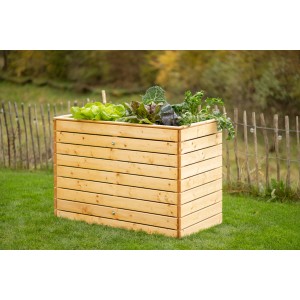 Westmann Hochbeet aus Fichte (Größe L) mit Salat und Gemüse bepflanzt im Garten.