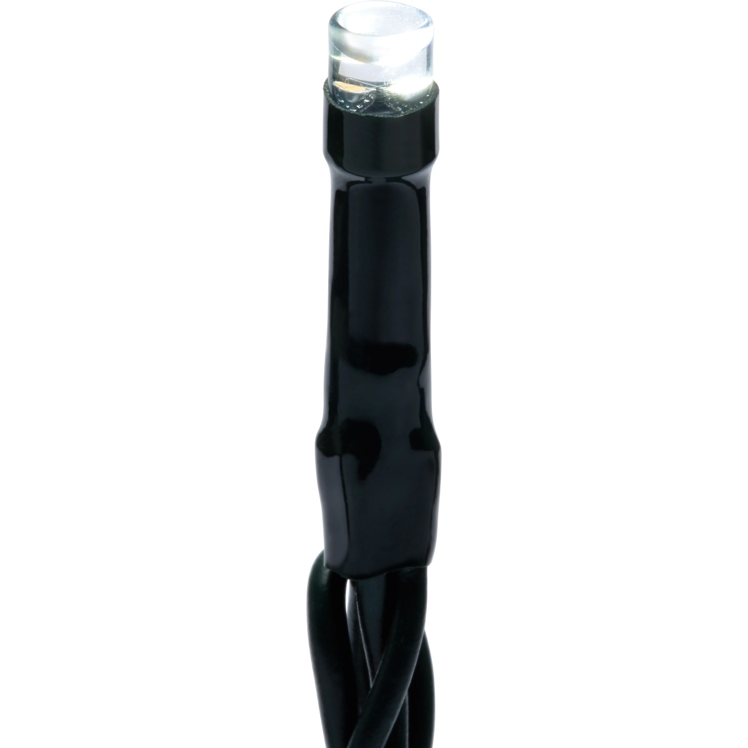 Detailaufnahme: LED-Lämpchen der zweifarbigen Lichterkette (kalt/warmweiß) mit grünem Kabel.