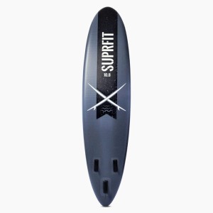 Grau-schwarzes Suprfit SUP Stand-Up-Paddling Board Lailani 10'8 mit Logo und drei Finnen. Robustes Allround-Paddelboard für Wassersport.