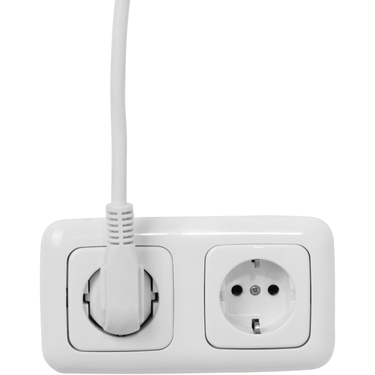 Steckdose mit eingestecktem Stecker für Maxxmee Warmwasserarmatur, 3600W.