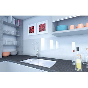 Küchenszene mit fischer Montageband. Doppelseitiges Klebeband für Spiegel, Ablagen und Dekoration.