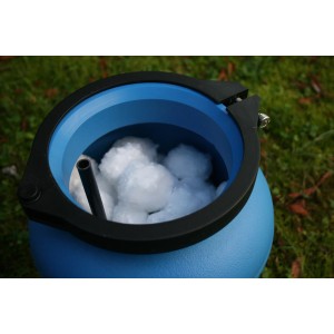 Gre Pool-Filter mit Aqualoon Filtermedium, blaue Filteranlage mit weißen Filterbällen.