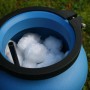 Gre Pool-Filter mit Aqualoon Filtermedium, blaue Filteranlage mit weißen Filterbällen.