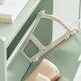 Detailaufnahme: Grüner Schuhkipper mit Klappe und Schuh. Schuhkommode für Flur und Eingangsbereich.