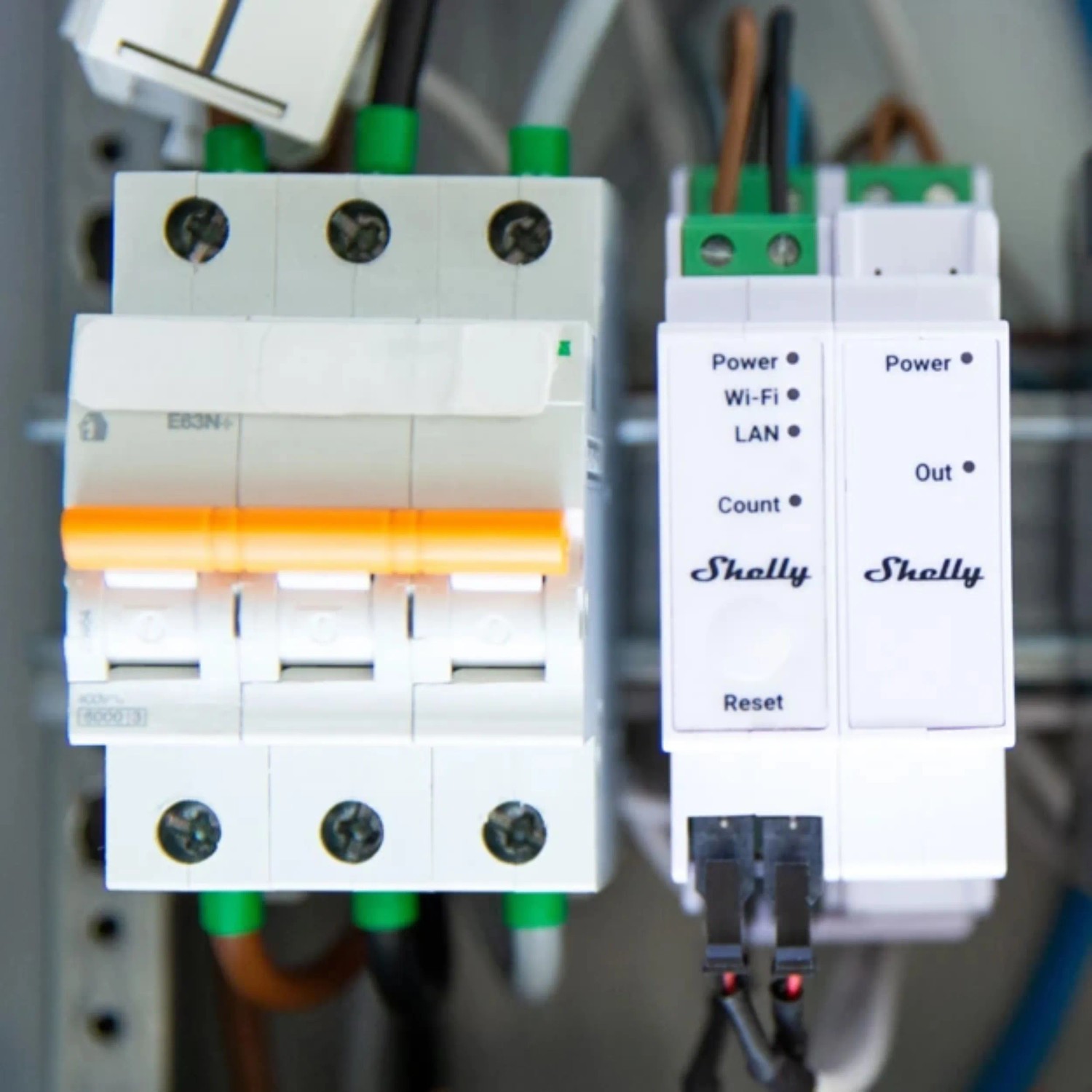 Shelly Pro Add On Schalter, weiße Hausautomation für DIN-Schiene, zur Erweiterung des Shelly Pro 3EM.