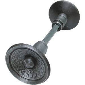 Alpertec Knopfdrückerpaar aus Schmiedeeisen, silber patiniert, für Türbeschläge.