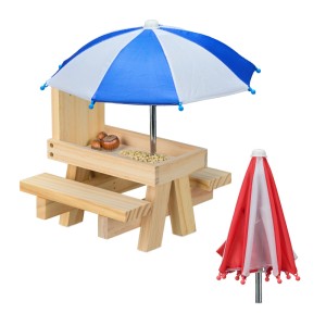 Hellbrauner Eichhörnchenfuttertisch aus Kiefernholz mit 2 Schirmen (rot/weiß und blau/weiß)