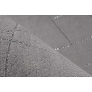 Detailansicht: MeGusta Kurzflor Teppich in Taupe/Silber mit glänzendem Muster.