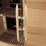 Detailaufnahme: Dewello Infrarotkabine Pierson Pro mit Hemlock Zeder Türgriff.