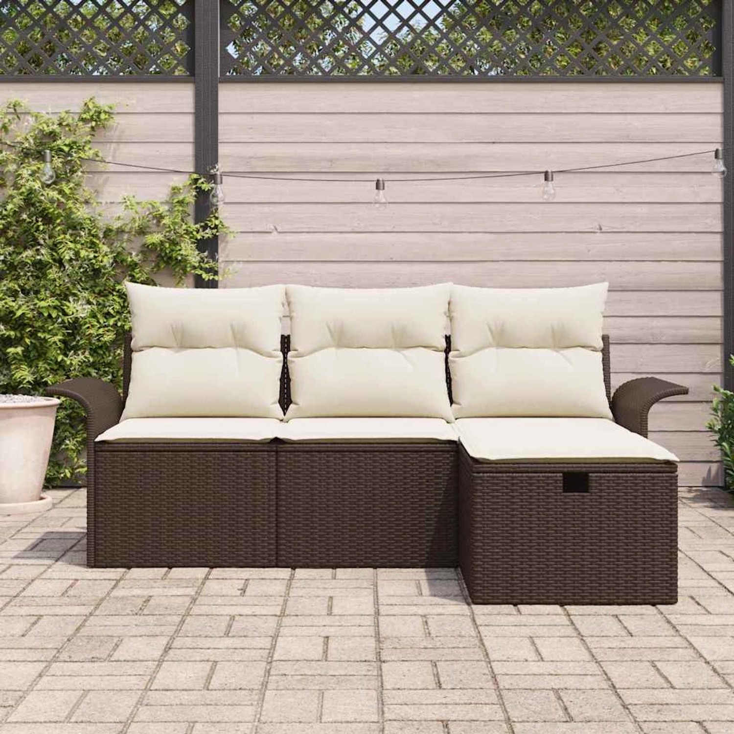 Braunes 4-tlg. Garten-Sofa-Set aus Poly Rattan mit Kissen und Stauraum.