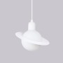 Weiße Sollux Lighting Pendelleuchte Hyperion 1 im modernen Design, inspiriert von einem Planeten.