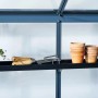 Schwarzes Juliana Aluregal mit 3 Sektionen im Gewächshaus, bepflanzt mit Kräutern und Töpfen.